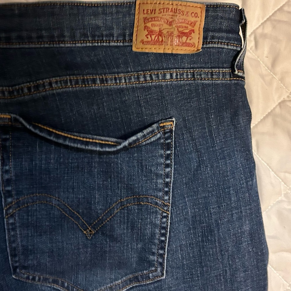 Women’s size 26 plus Levi’s bootcut jeans. Used, good condition.